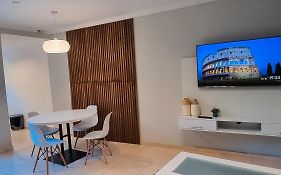 Cómodo departamento con jardín sobre Avenida Libertador